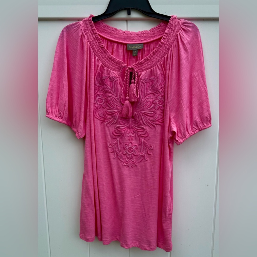 Style & Co Pink Short Sleeve Blouse With Floral Appliqué.  Size 2X.  NWT